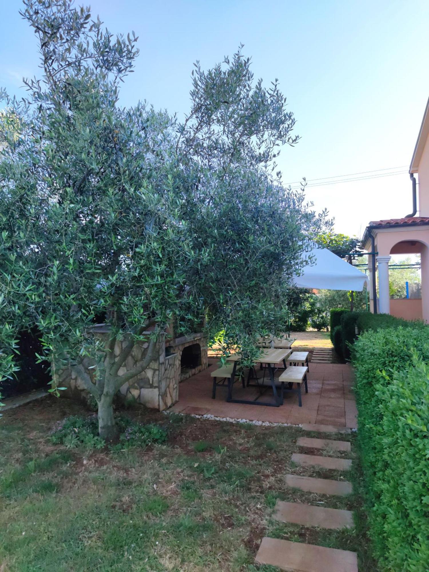 Spacious Apartment With Parking&Garden Marčana Quarto foto